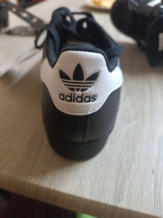 Vând adidasi Nr 38 Adidas 300 de lei