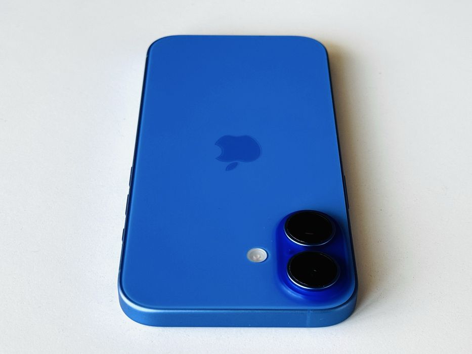Iphone 16 128GB Ultramarine Като нов! Гаранция 6 месеца