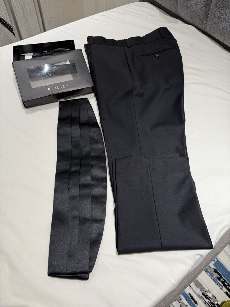Смокинг Slim fit. Размер S. Рубашка S Renzo Rinaldi