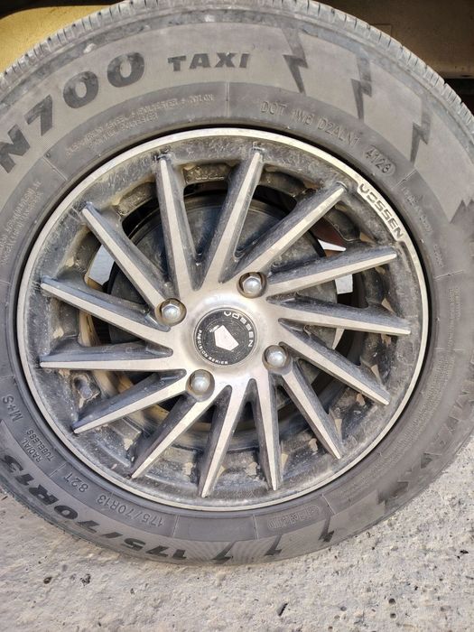 R13 diska balon holati zoʻr chaqa chuqa joyi yoʻq balon holatiyam zoʻr