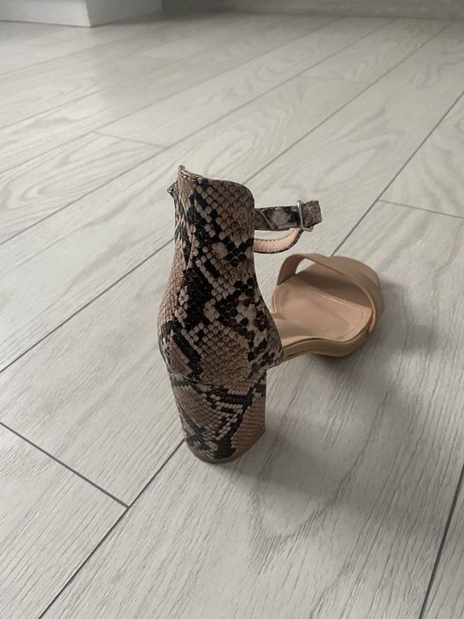 Vand sandale, comode, toc de 5 cm