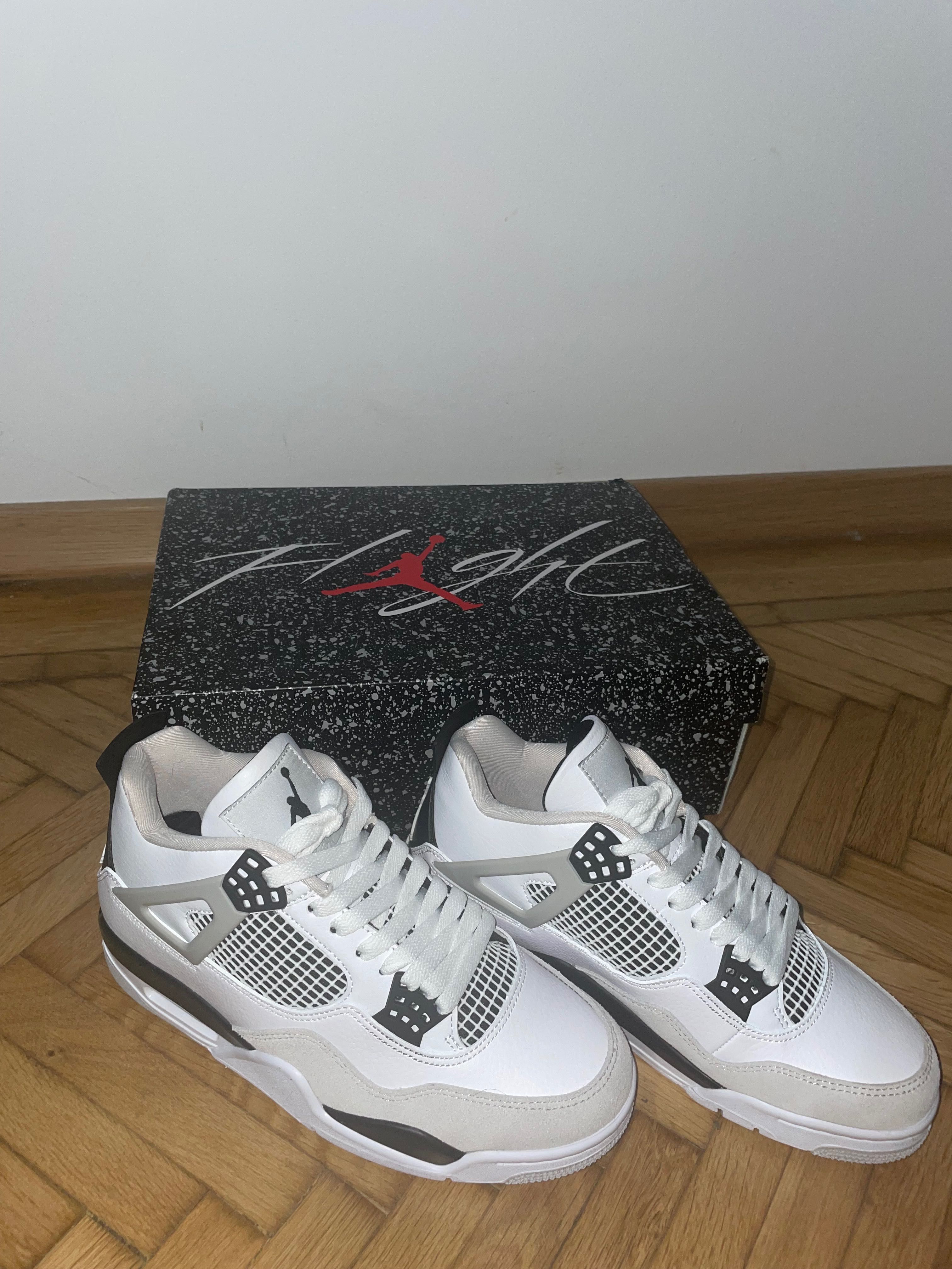 JORDAN 4 millitary black