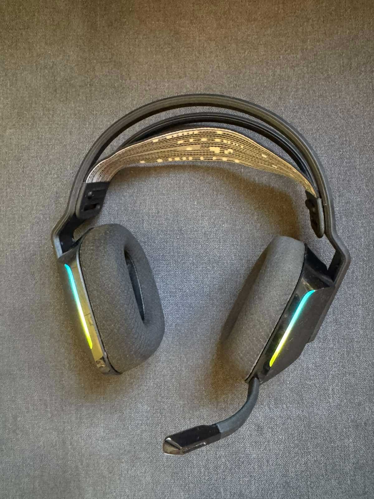 Gaming слушалки Logitech G733 (в отлично състояние)