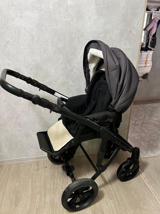 Продается коляска 3 в 1