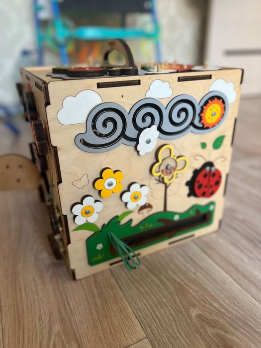 Бизикуб, развивающий куб