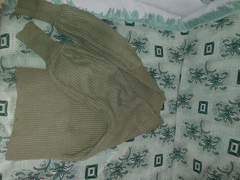 Продаю кофту вязаная.