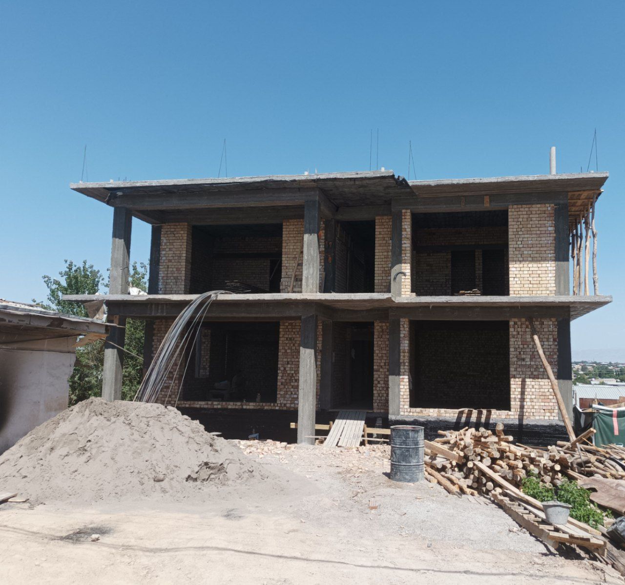 Продаётся дом коробка 600 м² на 6 сотках Махалля "Парвоз" (3км от пос)