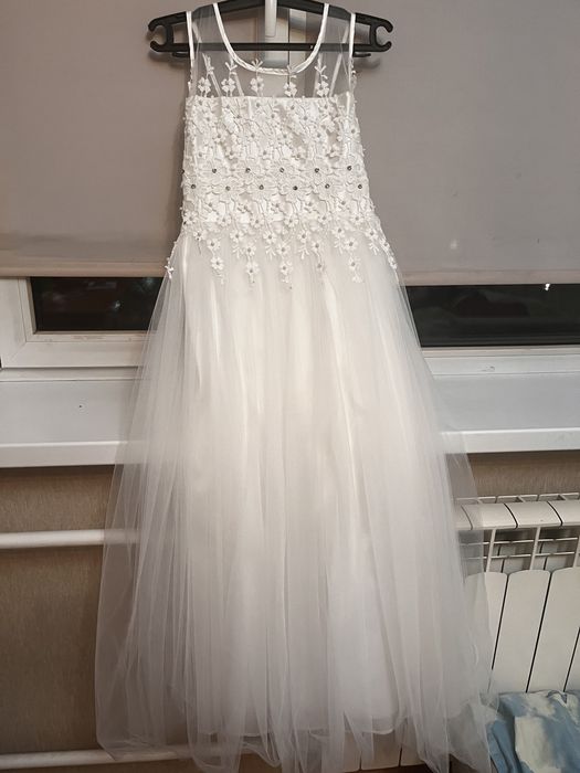 Продам платье на девочек