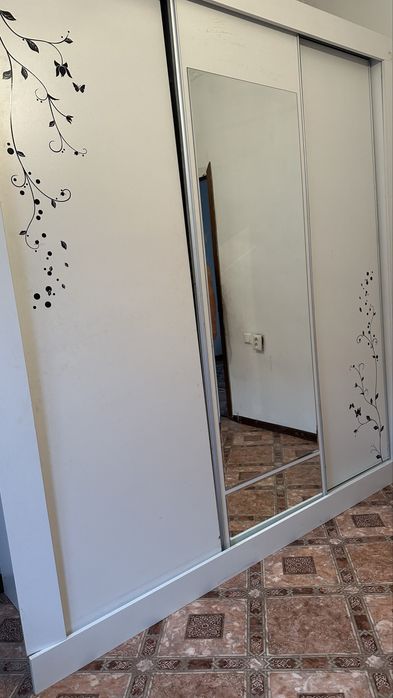 Срочно продам. шкаф  купе  в отличном состоянии.