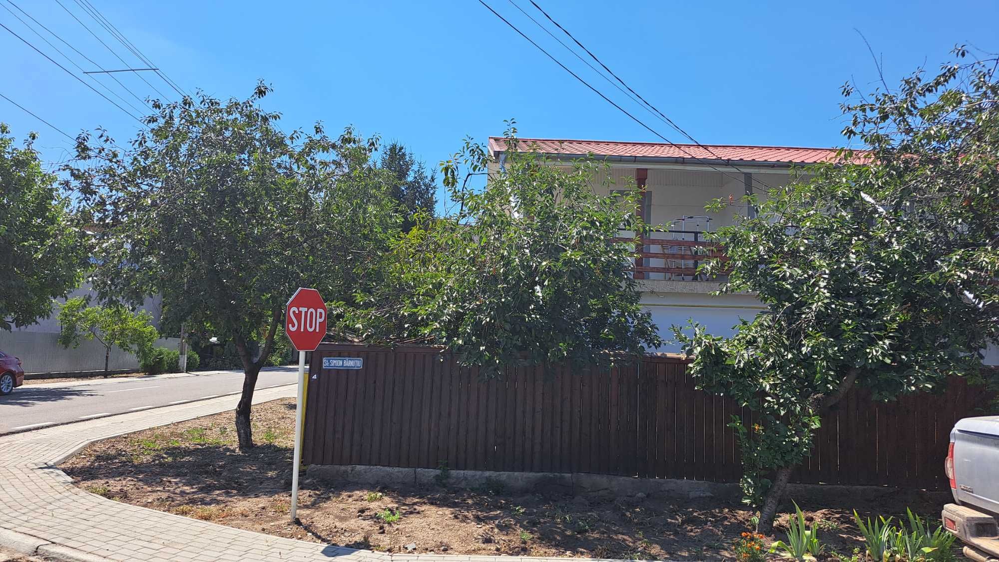 Casa de vanzare, 4 camere, parter & mansarda