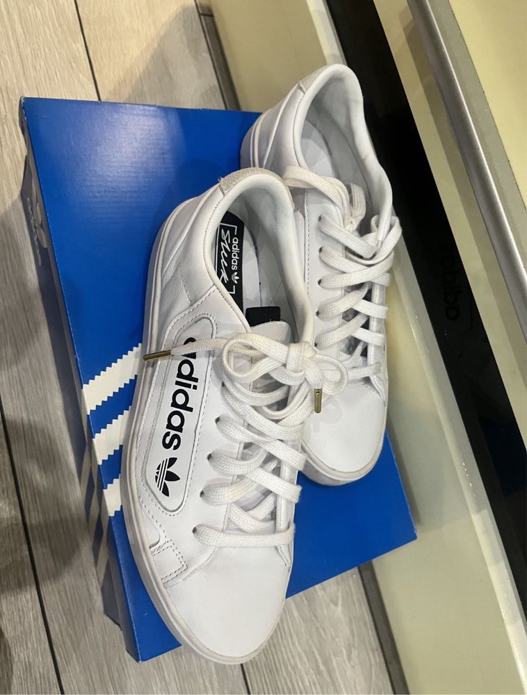 Обувки adidas 37