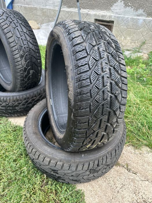 Vând cauciucuri/anvelope de iarnă 225/50/r17