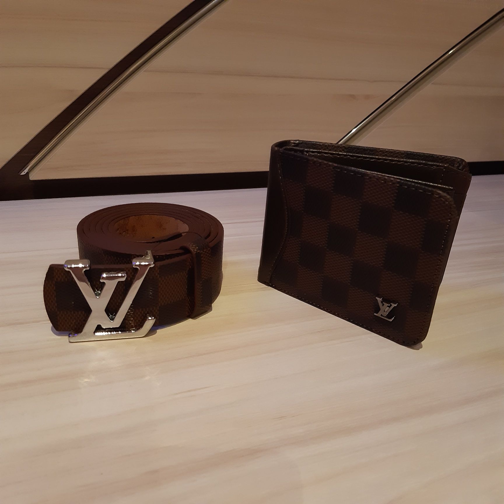 Колани Louis Vuitton