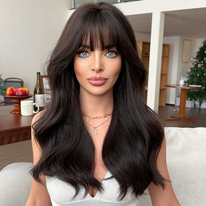 Тъмно кафява чуплива перука с бретон и зигзаг път