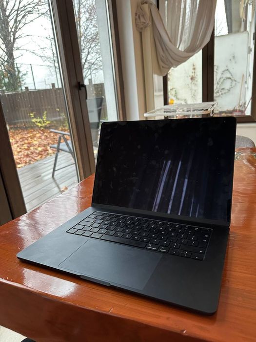 Mac Book M2 (15 Inch)