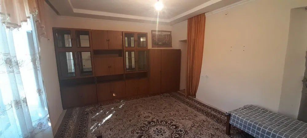 Аренда квартира 2 комнаты только 4 парни М.улугбек район
