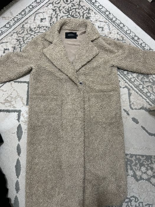 Пальто сатылады. Көп киілмеген. Размер стандарт