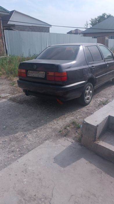 Продам Фольксваген Венто на разбор есть все детали по салону по кузову