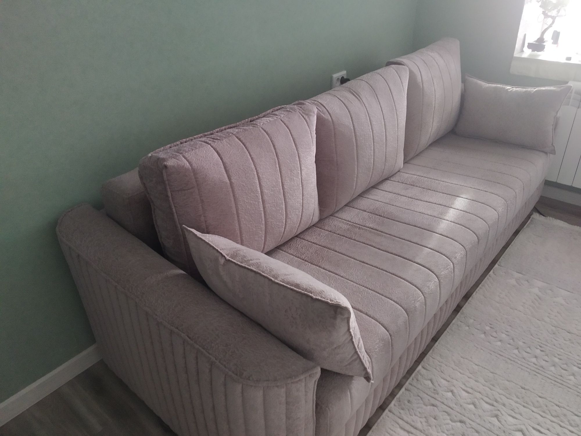 Срочно продается диван