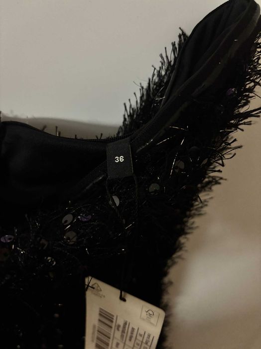 Черна миди рокля с блестящ ефект