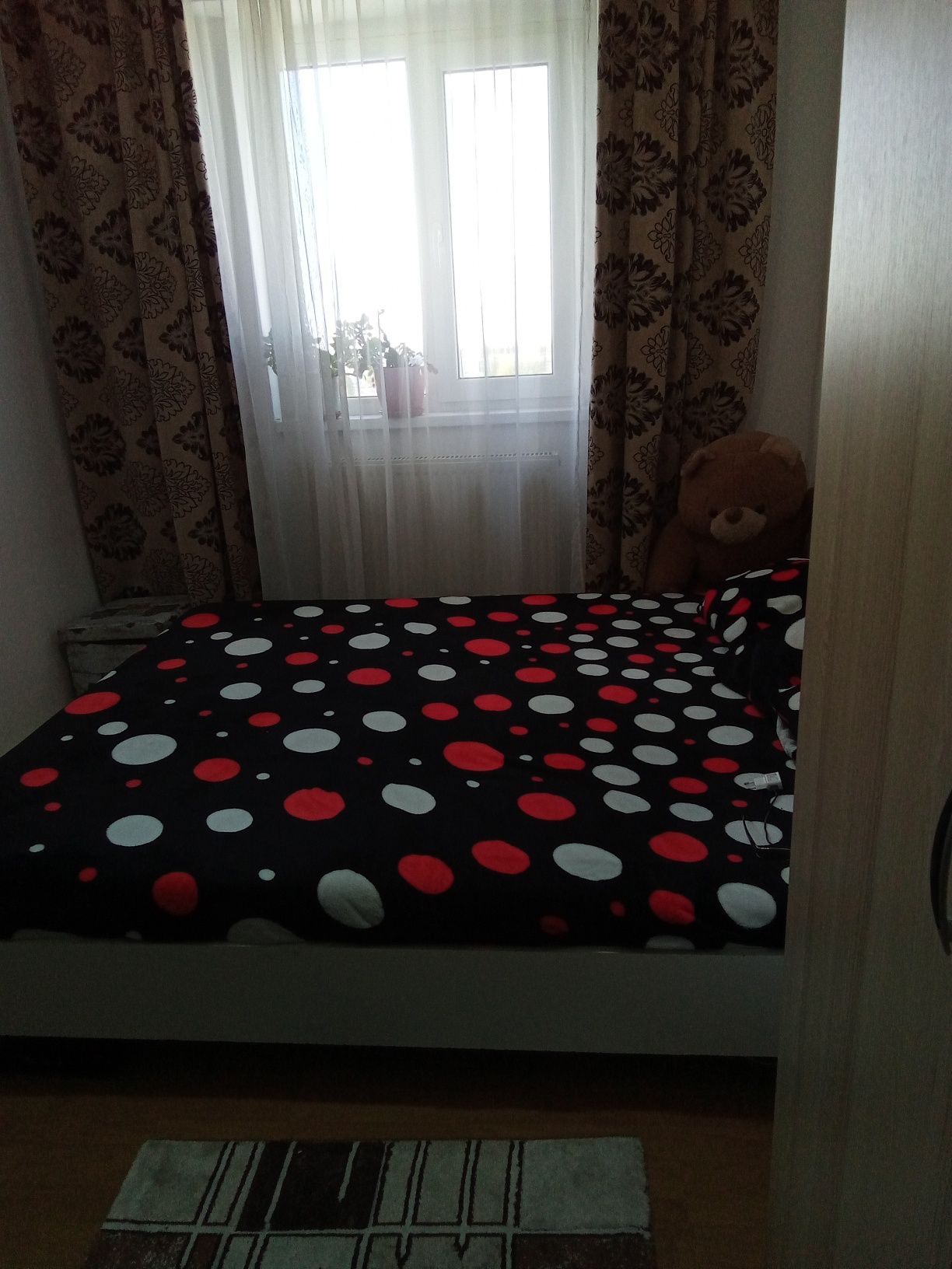 Vand apartament cu 3 camere