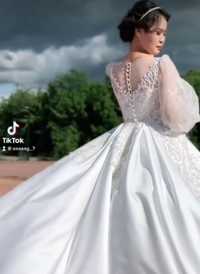 Продается свадебные платье
