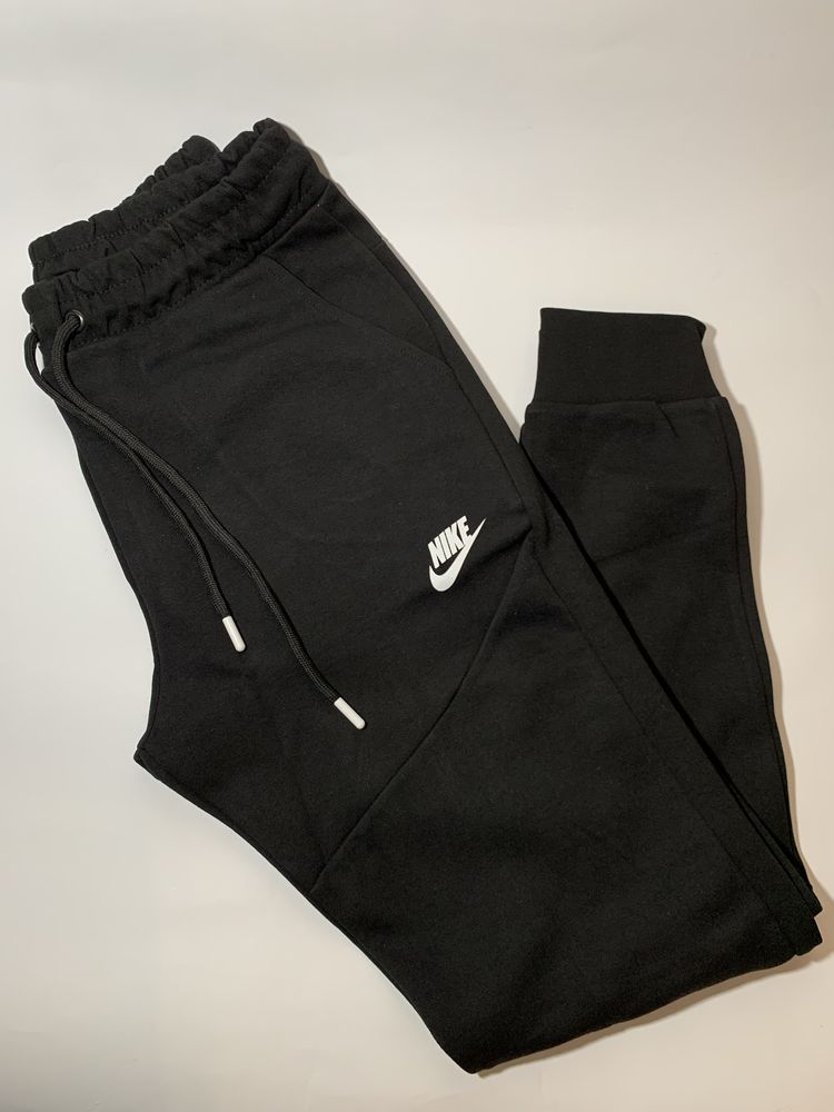 Анцузи Nike - различни модели