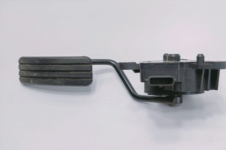 Pedala acceleratie 8200436878 Renault Kangoo a 2-a generatie (facelif