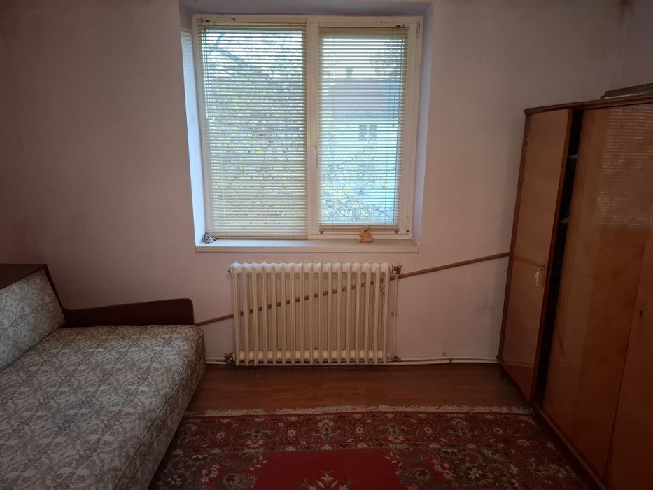 Vând apartament 3 camere, 3/3, șarpantă, boxă, zonă ultracentrală