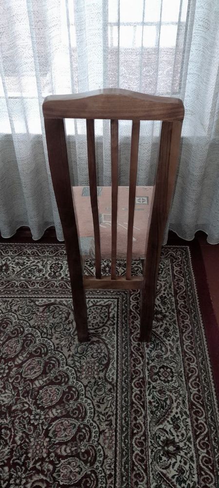 Продаются 8 стульев