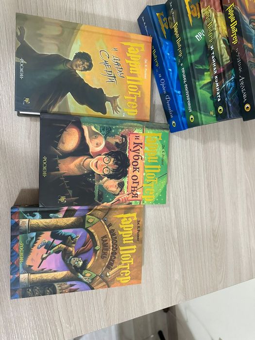 Книга о Гарри Поттере продаётся 4500тг