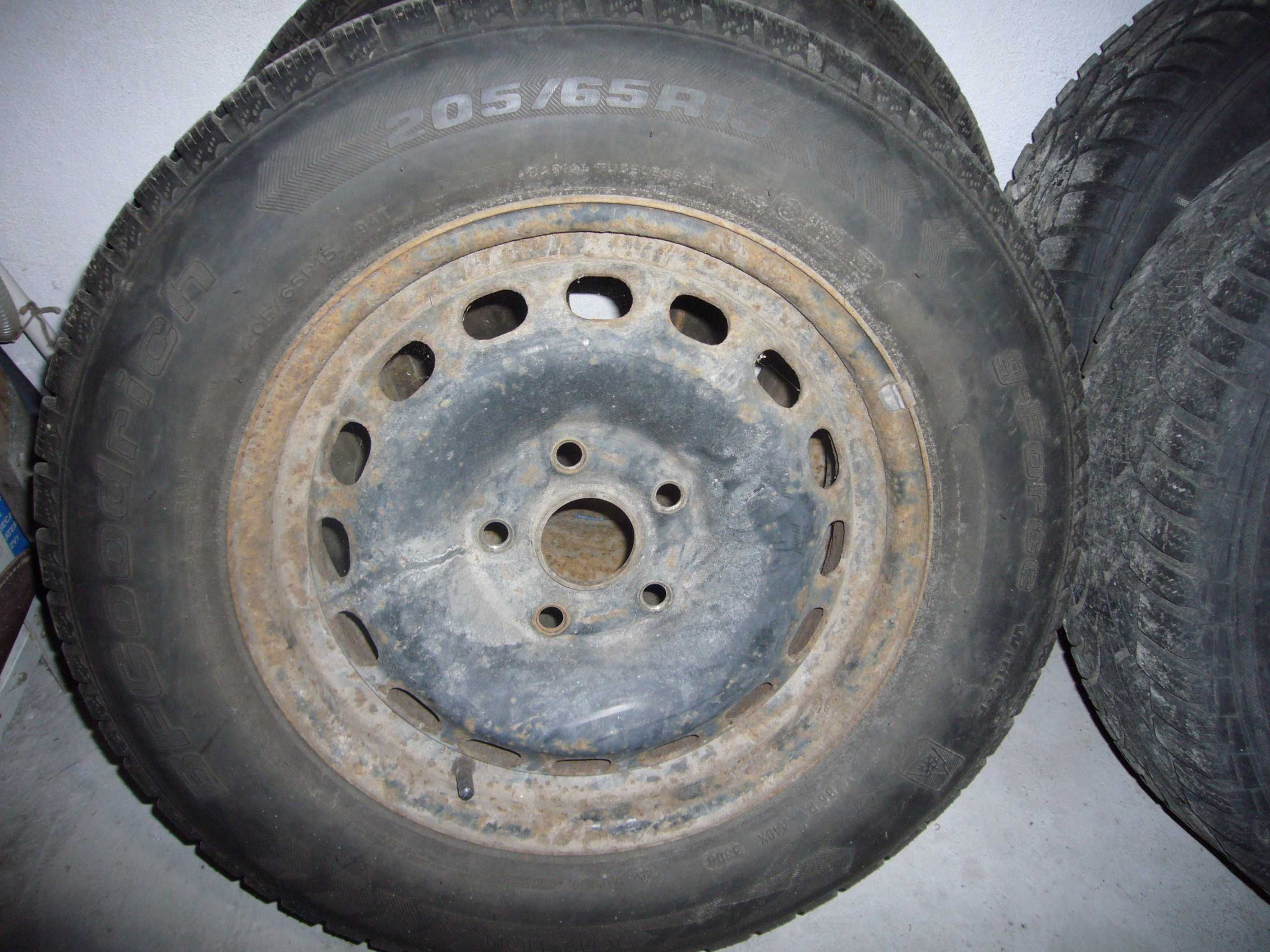 Комплект 4 зимни гуми с джанти за Ауди А4