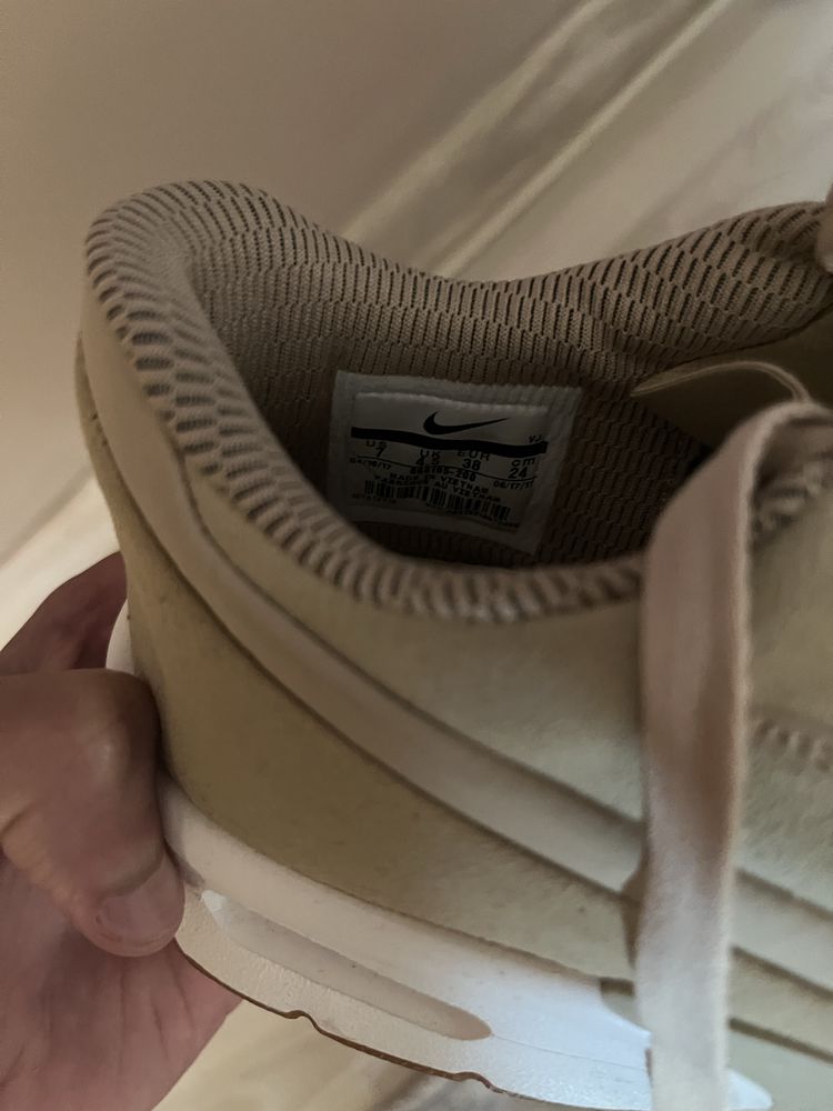 маратонки nike.
