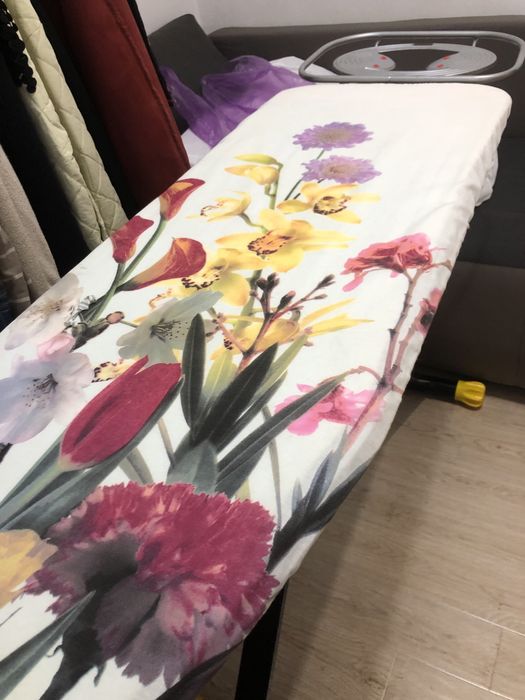 Masa de calcat, priza incorporara