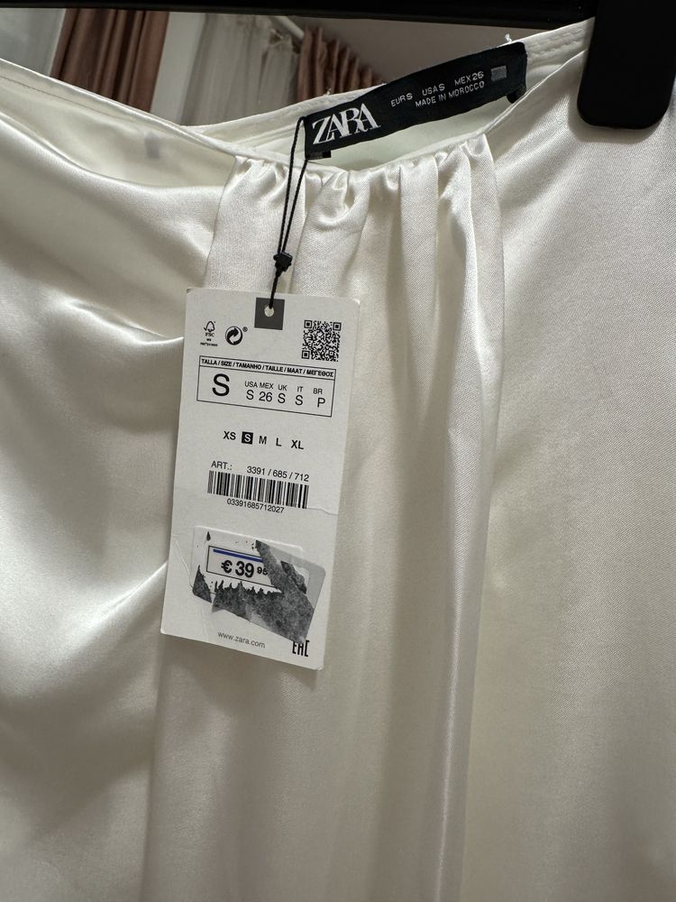 Fustă midi/ lungă satinată alb oyster cu drapaj elegant Zara marimea S