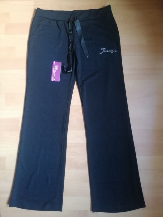 Pantaloni sport, negri, noi