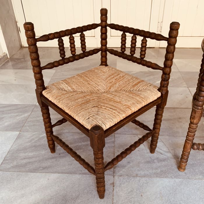 Два винтидж стола в стил “bobbin turned”