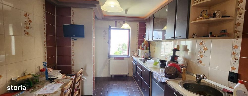 Apartament 4 camere in strada Independentei - Tractorul, loc parcare!