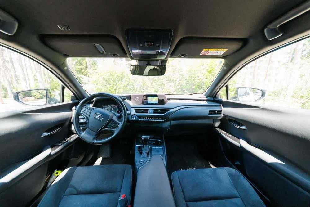 Lexus UH hybrid | Rent A Car