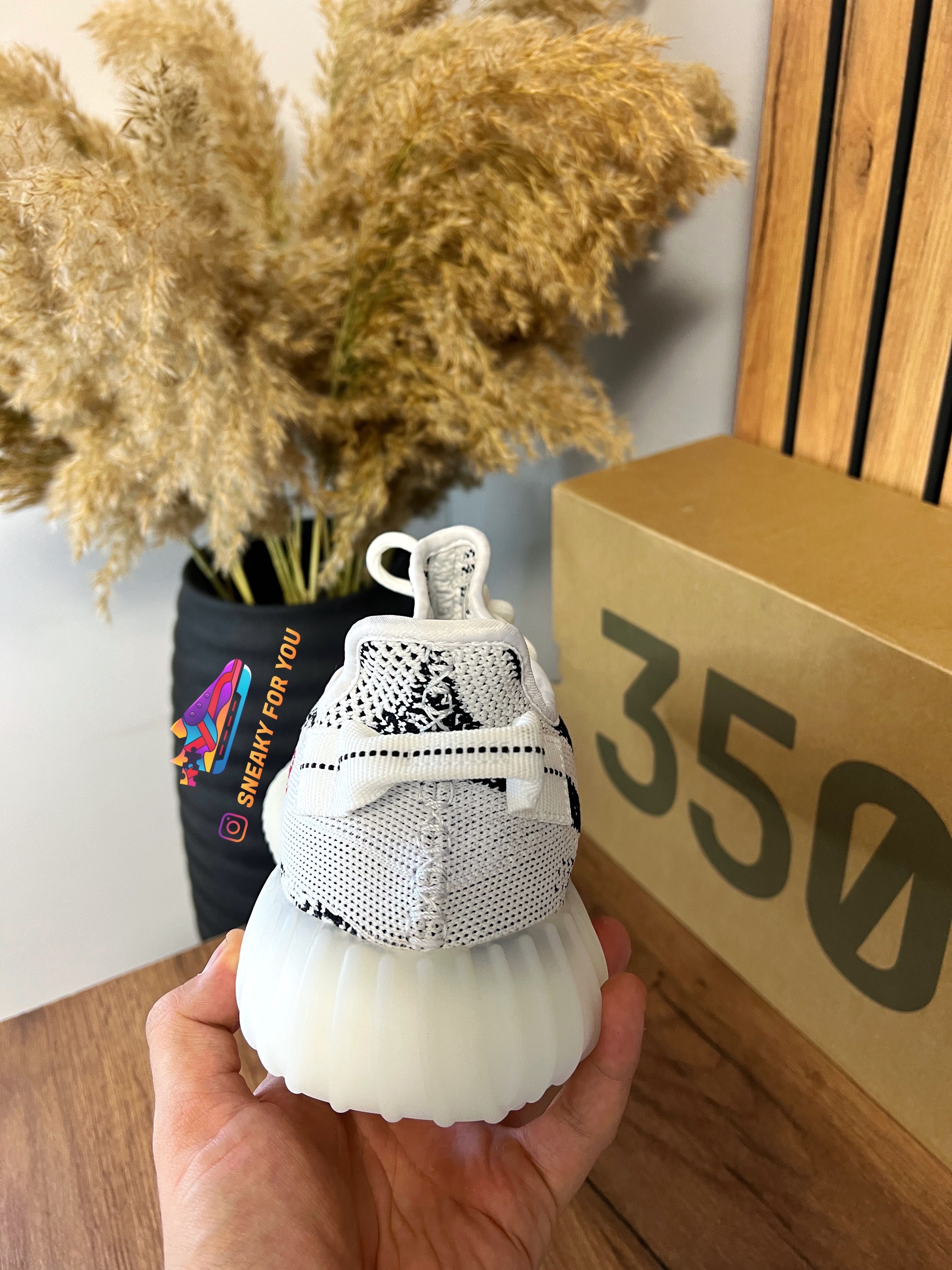 39-46 Yeezy Boost 350 V2 Zebra