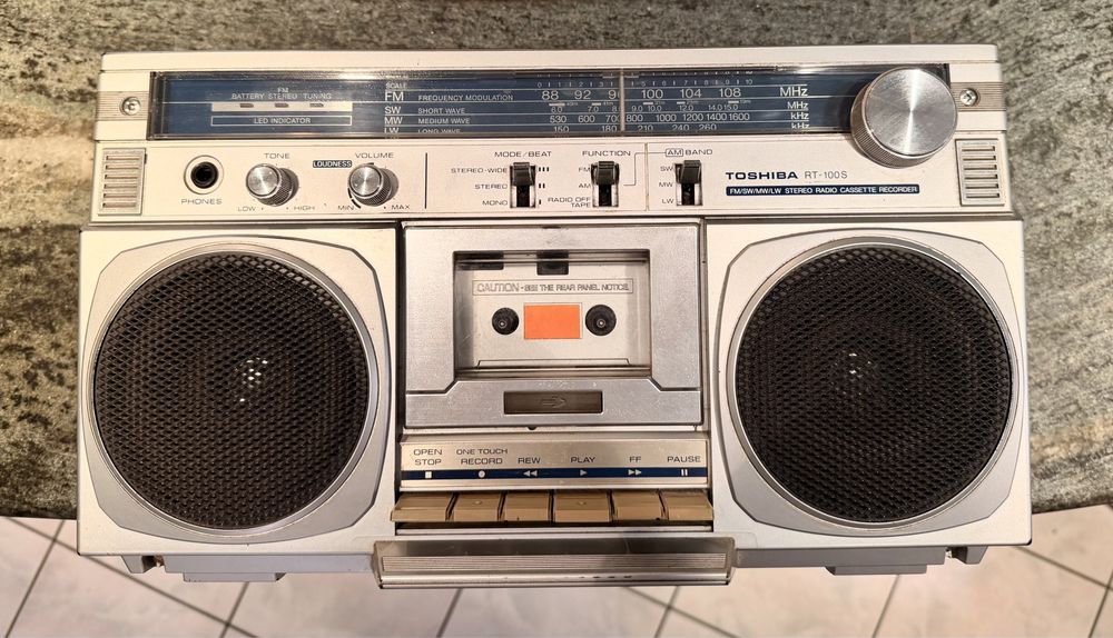 Транзистор / касетофон TOSHIBA