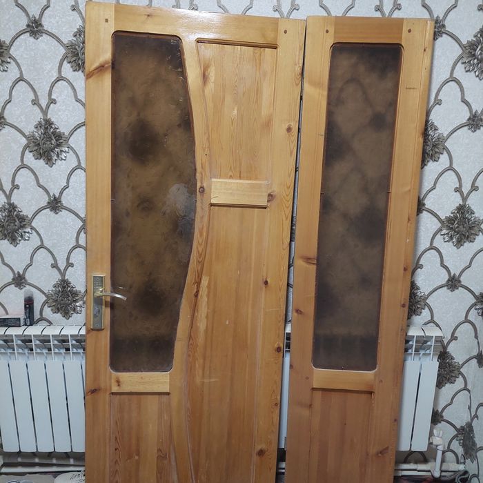 Taxtali eshiklar sotiladi