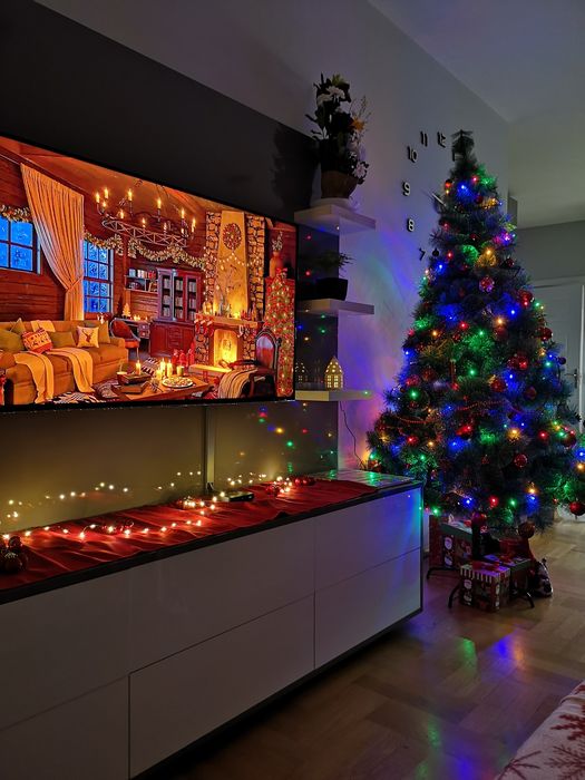 Лед телевизор САМСУНГ, с появена малка черта на екрана.