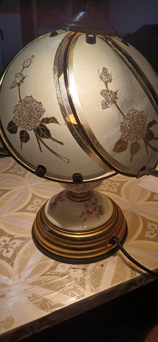 Lampă de masă ,din anii ,70 epoca comunistă. În stare de funcționaree