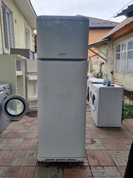 Холодильник ARISTON