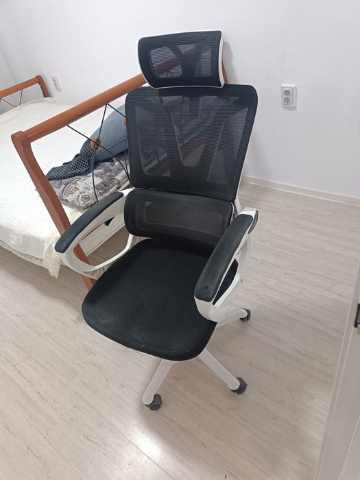 Продам стул компьютерный в отличном состоянии все работает