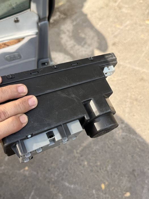 Mercedes w210 sentr zamok vakum  sotiladi