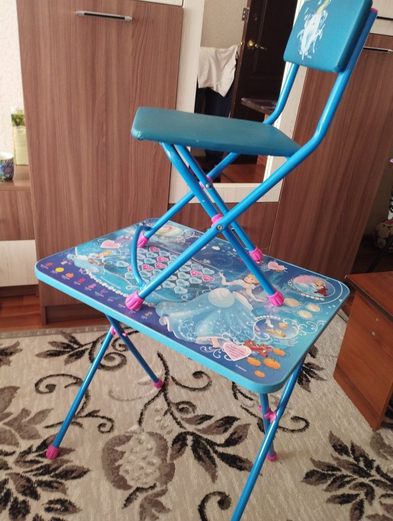 Продаю коляску + столик со стулом детский