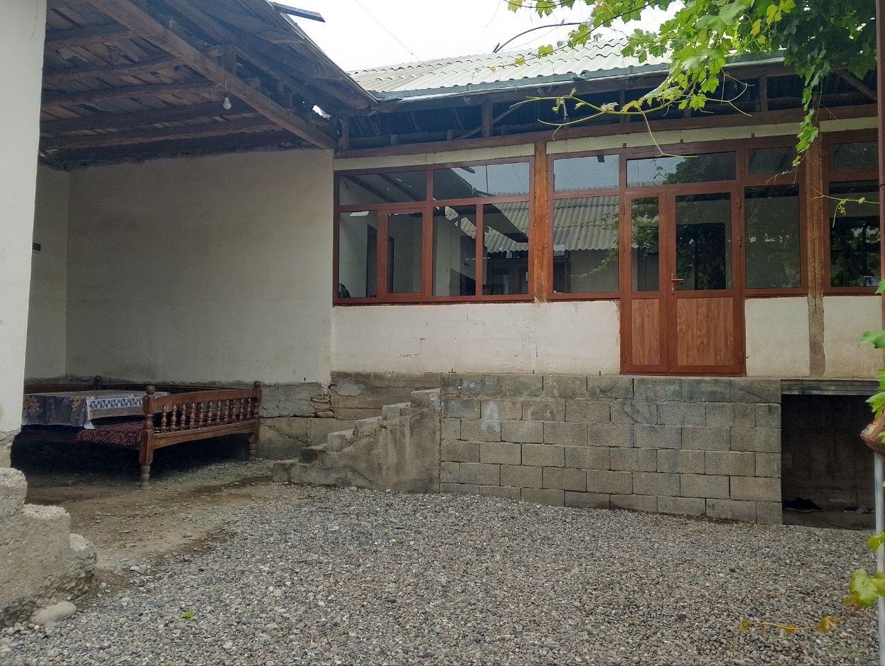 Hovli uy. Sotiladi 6 sotix