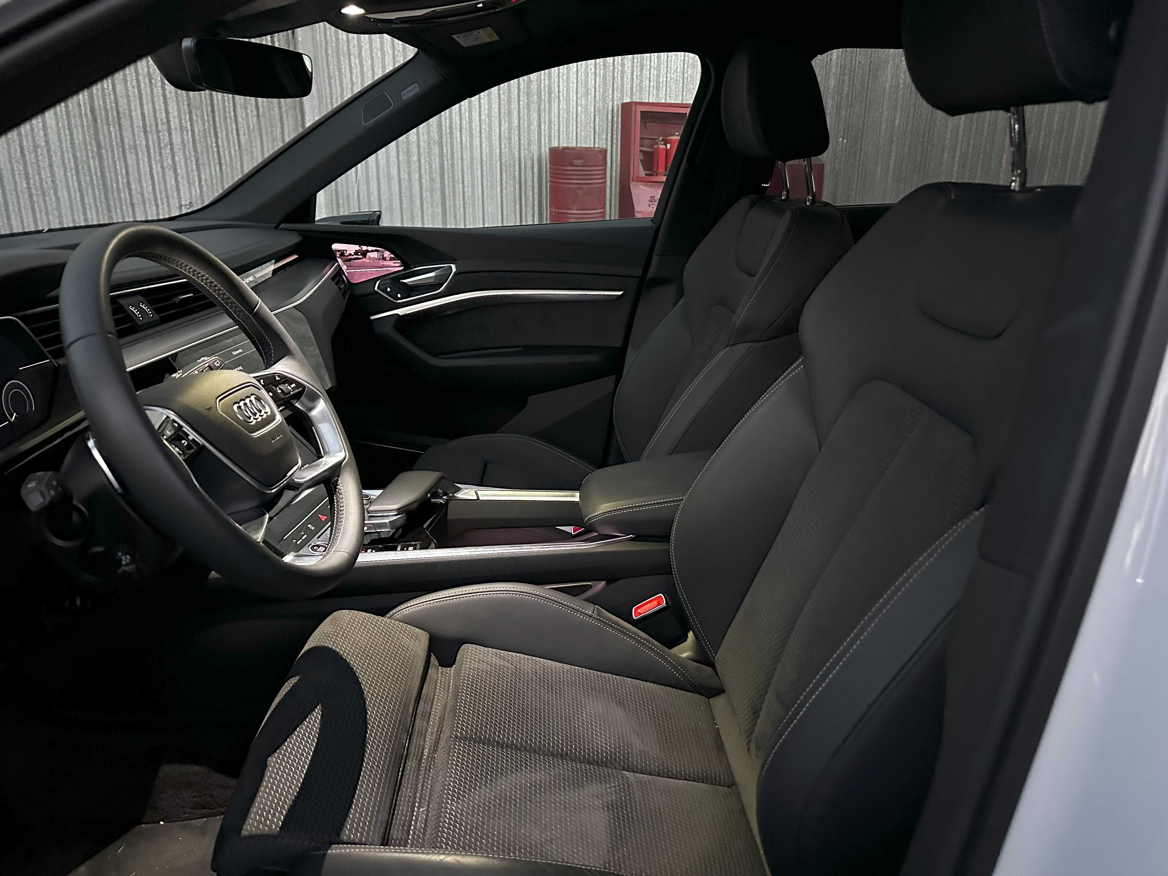 Audi E-tron 55 Quattro, 2020 год, пробег 25 000 км, 400 км запас хода